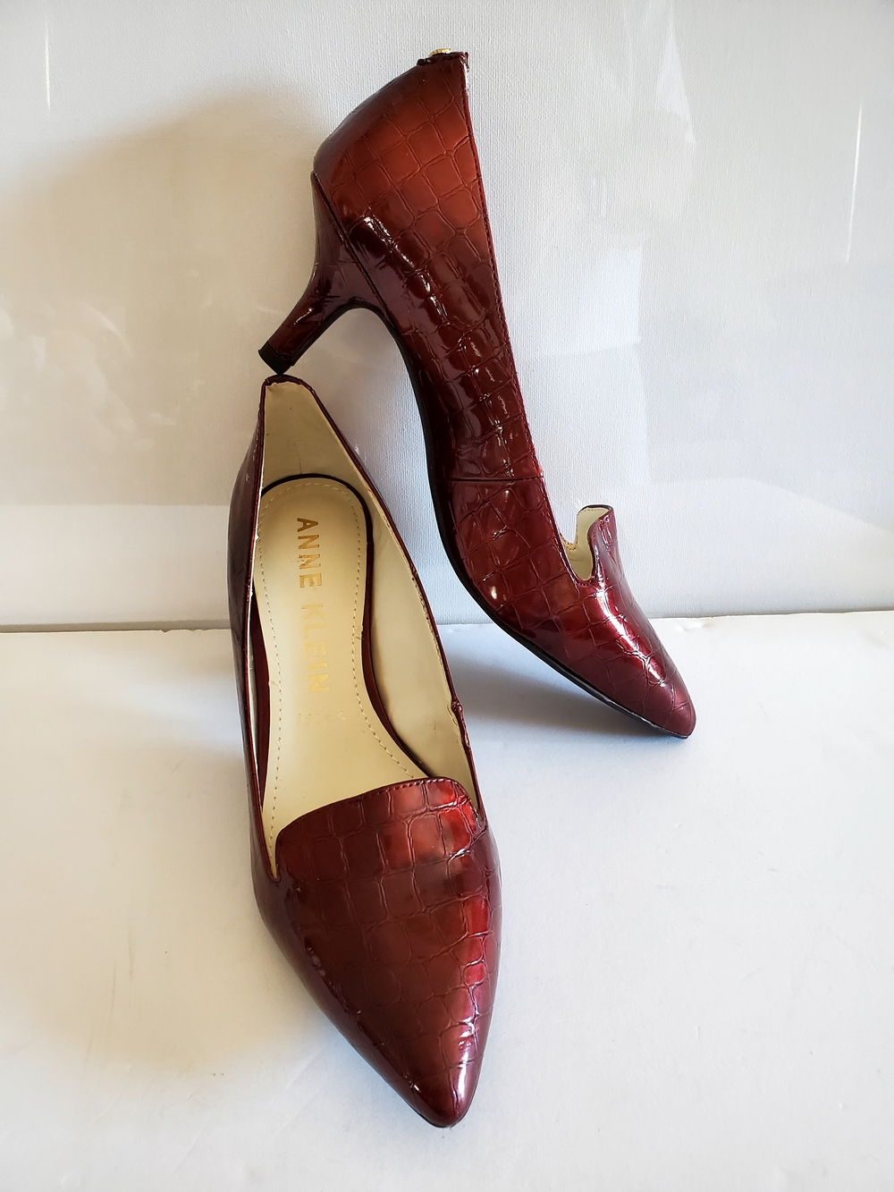 Anne Klein Felice Womens 9M Pointed Toe Kitten Heel Pumps Burgundy Croc New - Picture 8 of 13